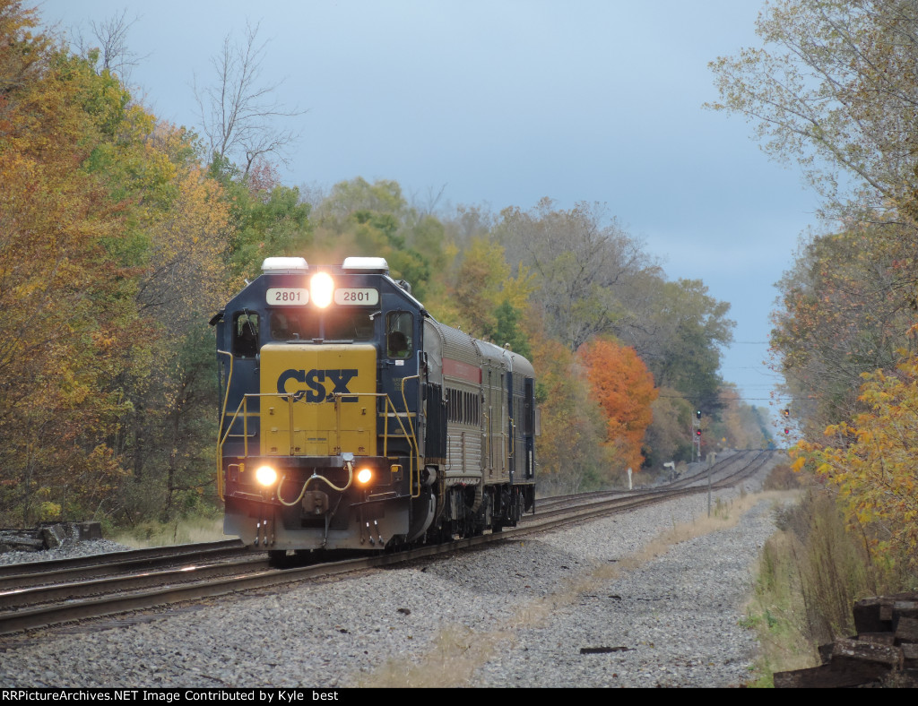 CSX 2801 on W001